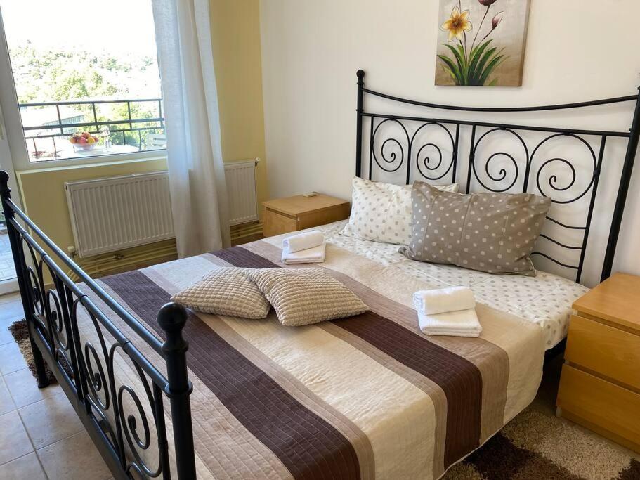 Apartment Happy Place Akatcia Veliko Tŭrnovo Eksteriør bilde